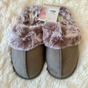 Jessica Simpson Women’s Gray Faux Fur Plush Slippers Size: XL  9-10 NWT